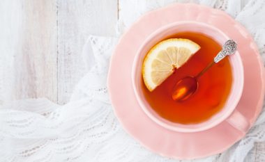 Luftoni inflamacionin, shtimin e peshës dhe sëmundjet me këtë çaj të shijshëm