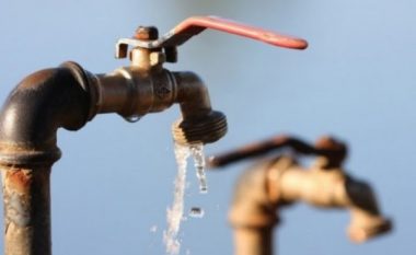 KRU ‘Hidrodrini’ apel qytetarëve: Kurseni ujin e pijshëm, ka rënë niveli i burimeve