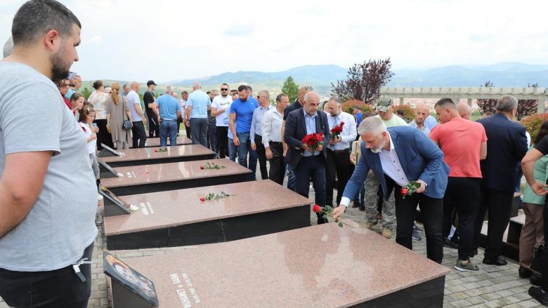 ​Mitrovica nderon 76 dëshmorët e rënë për lirinë e vendit