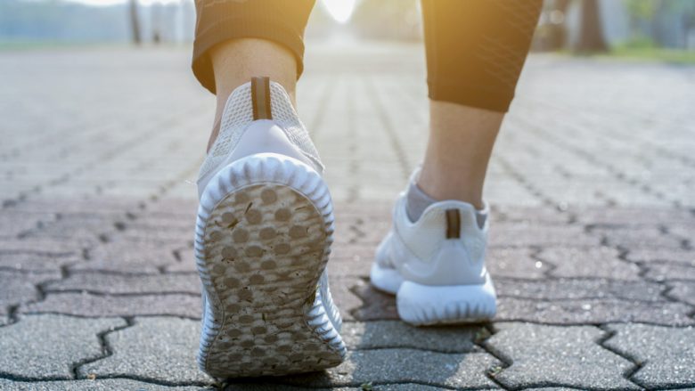 Sa hapa duhet të bëni në ditë për të humbur në të vërtetë peshë duke ecur