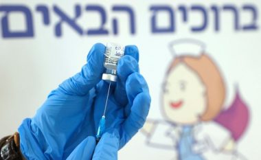 Izraeli ofron dozën e tretë të vaksinës për të rriturit në rrezik