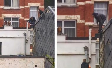 Kryetari i një komune belge po jepte intervistë, pas shpinës së tij përmbytja shkatërron një shtëpi