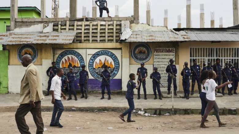Po realizonte një video, studenti në Kongo kapet nga polici pa maskë në fytyrë – e qëllon për vdekje