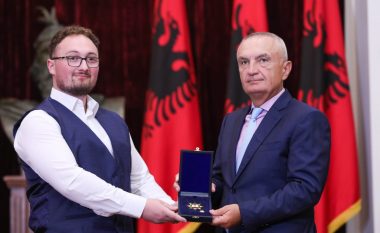 Presidenti Meta nderon me medalje pesë personalitete të shquara të Luginës së Preshevës