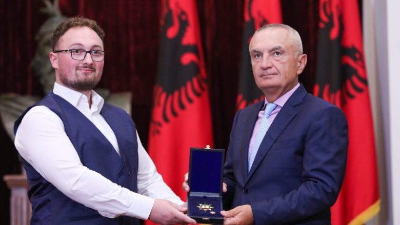 Presidenti Meta nderon me medalje pesë personalitete të shquara të Luginës së Preshevës