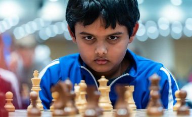 Mjeshtri më i ri i shahut në botë, 12-vjeçari nga New Jersey fiton në garën e madhe të Budapestit