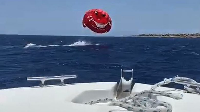 Ukrainasja shkoi në Egjipt për t’i kaluar pushimet, mori parashutën që të përjetoj adrenalinën – u përplas me kokë në anijen që lëvizte me shpejtë