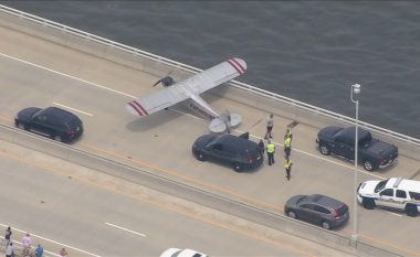 Gjeti një zbrazëtirë pa vetura, piloti adoleshent bën uljen emergjente të aeroplanit në një urë në New Jersey