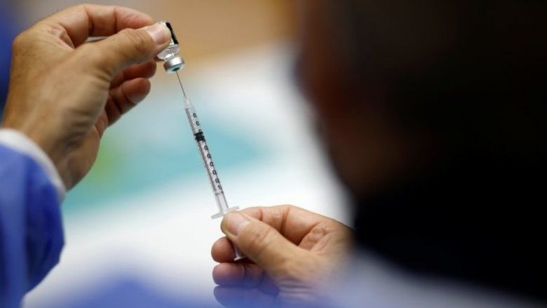 Pfizer do të kërkojë leje që t’iu jap edhe dozën e tretë të vaksinës amerikanëve