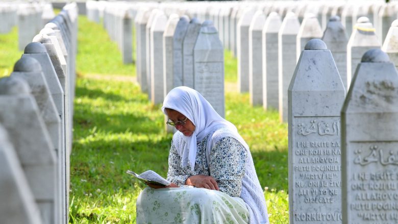 BE përsërit thirrjen kundër mohimit të gjenocidit në Srebrenicë