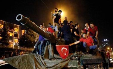Zhduken armët që u shfrytëzuan gjatë grusht shtetit në Turqi – Qeveria turke thonë se u humbën edhe pse ishin nën mbrojtje të shtetit
