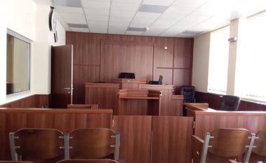 Deputetja Vrenezi e shtrirë në QKUK, shtyhet gjykimi ku ajo dhe pesë të tjerë po akuzohen për korrupsion