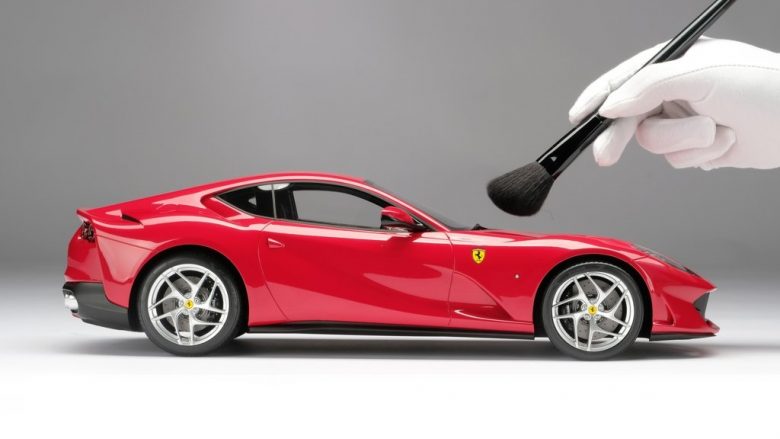 Ky Ferrari kushton më pak se 10,000 euro, por nuk mund t’a ngisni atë