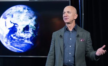 Bezos provokoi zemërimin e publikut: Ai fluturon në hapësirë, duke mos paguar taksa