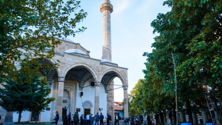 Besimtarët myslimanë festojnë Kurban Bajramin