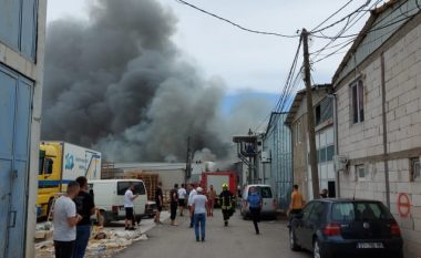 Zjarr i madh në Zonën Industriale në Prishtinë