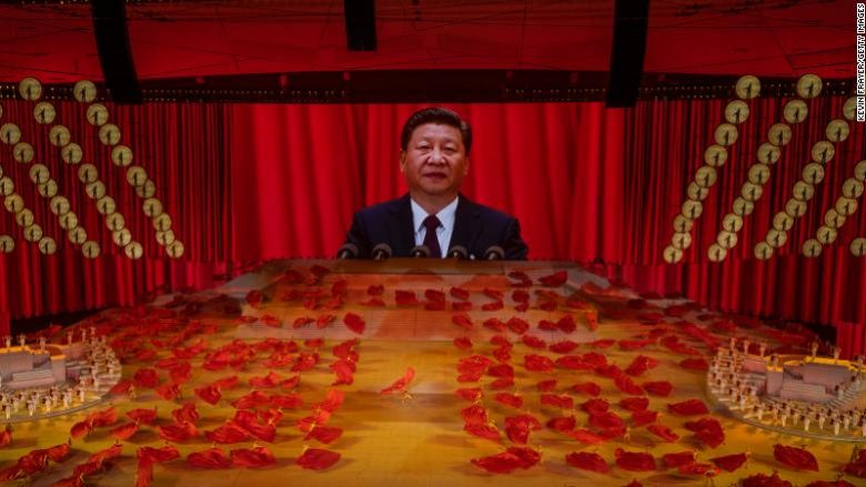 Populli kinez urdhërohet të mendojë si presidenti, Xi Jinping