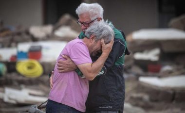 Mbi 150 persona ende nuk janë gjetur shkaku i përmbytjeve në Gjermani