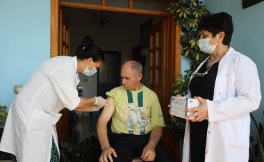 Shqipëri, nis vaksinimi i qytetarëve nëpër shtëpi