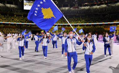 Ekipi i Kosovës parakalon në ceremoninë hapëse të Lojërave Olimpike “Tokio 2020”