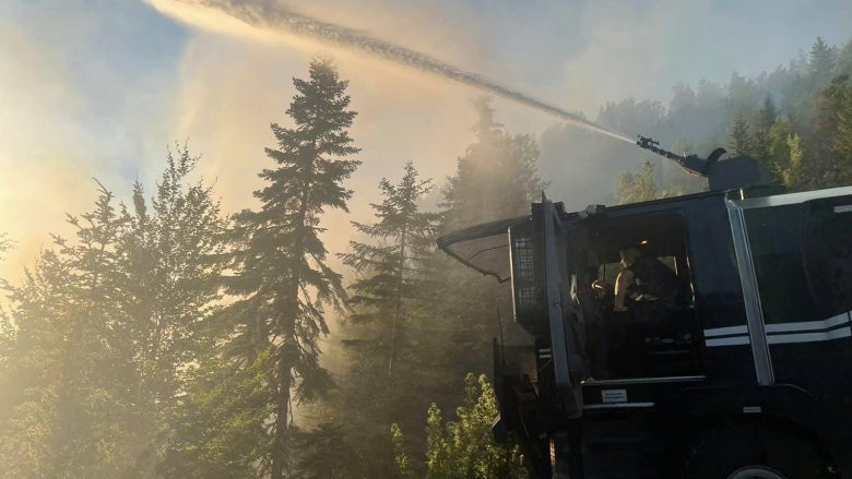 Shpërthen zjarri në malet e Rugovës – intervenon Policia, FSK dhe KFOR-i