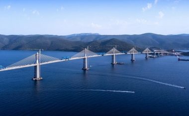 Sot finalizohet segmenti i fundit i urës që lidhë tërë territorin e Kroacisë, pas 300 viteve realizohet ëndrra e qytetarëve të këtij vendi