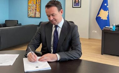 Ministri Peci nënshkruan Programin për Pagesa Direkte