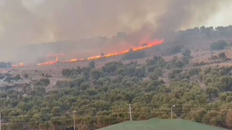 ​Situata del jashtë kontrollit në Ksamil, vatra e zjarrit shumë pranë banesave