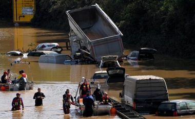 Shkon në 180 numri i viktimave nga përmbytjet në Evropën Perëndimore