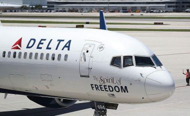 Piloti i Delta padit kompaninë ajrore për 1 miliard dollarë, e akuzon se i vodhi idenë për një aplikacion që ai zhvilloi
