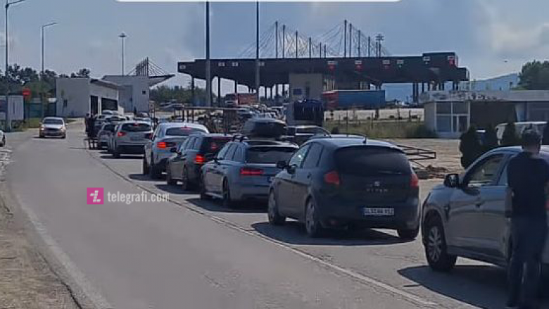 Bashkatdhetarët për në Kosovë, pritjet në pikë-kalimin kufitar Merdare deri në tri orë