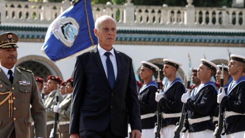Presidenti tunizian shkarkoi kryeministrin me ndihmë ushtarake