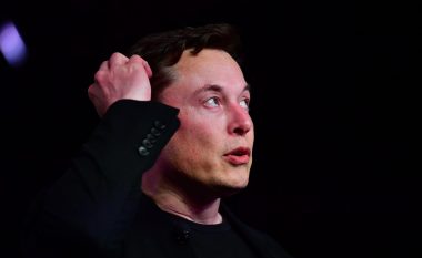 Elon Musk: “Veturat që vetëdrejtohen janë një problem serioz”