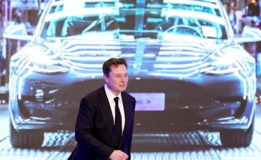 Elon Musk zbulon se sa Bitcoin posedon Tesla