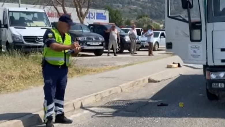 Kamioni përplas fëmijën 12-vjeçar në Elbasan