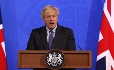 Boris Johnson zbulon datën se kur hiqen kufizimet në stadiumet e futbollit në Angli