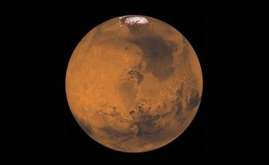Liqenet nëntokësore po bëhen gjithnjë e më enigmatike në Mars