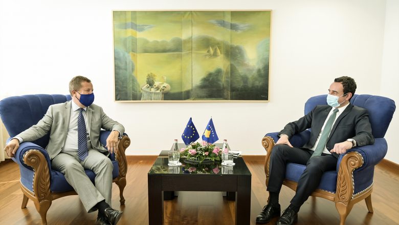 Kurti priti në takim ambasadorin e BE-së në Kosovë, flasin për Procesin e Berlinit