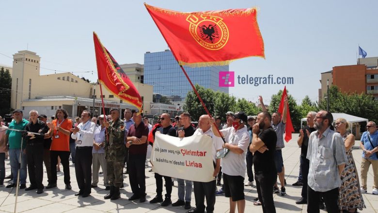 “Unë jam veç një çlirimtar, kështu më deshi liria”, protestë në Prishtinë në përkrahje të ish-komandantëve të UÇK-së