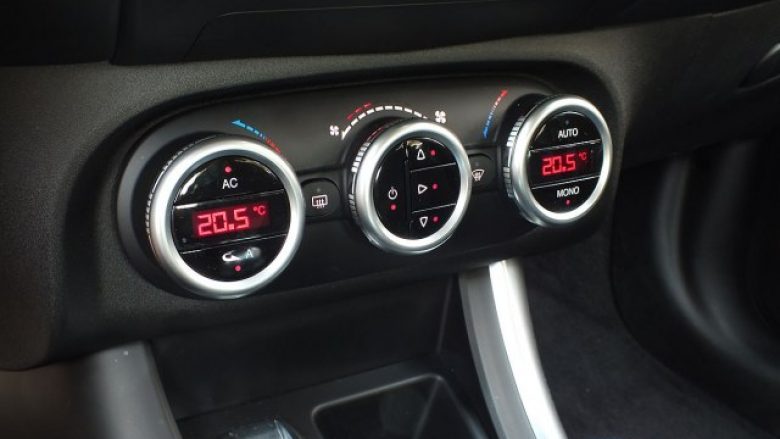 “Ajër i kondicionuar” në veturë: Cila është temperatura ideale për vozitje?