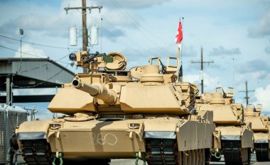Polonia blenë 250 tanke amerikane ‘Abrams’, Blaszczak: Detyra jonë është të parandalojmë një agresion të mundshëm nga Rusia