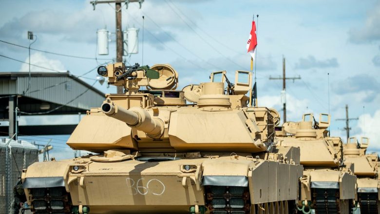 Polonia blenë 250 tanke amerikane ‘Abrams’, Blaszczak: Detyra jonë është të parandalojmë një agresion të mundshëm nga Rusia