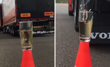 Shoferi holandez përdor kamionin për të futur qesen e çajit në ujë të nxehtë