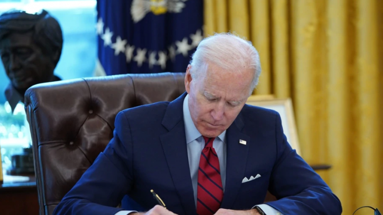Presidenti Biden nënshkruan urdhrin për të promovuar konkurrencën në ekonominë amerikane