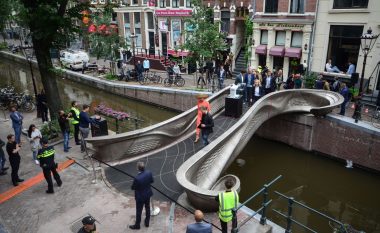Një kanal në Amsterdam tanimë ka një urë të shtypur 3D