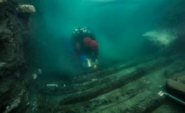 Një zbulim i pazakontë i një anije 2200 vjeçare në fund të detit