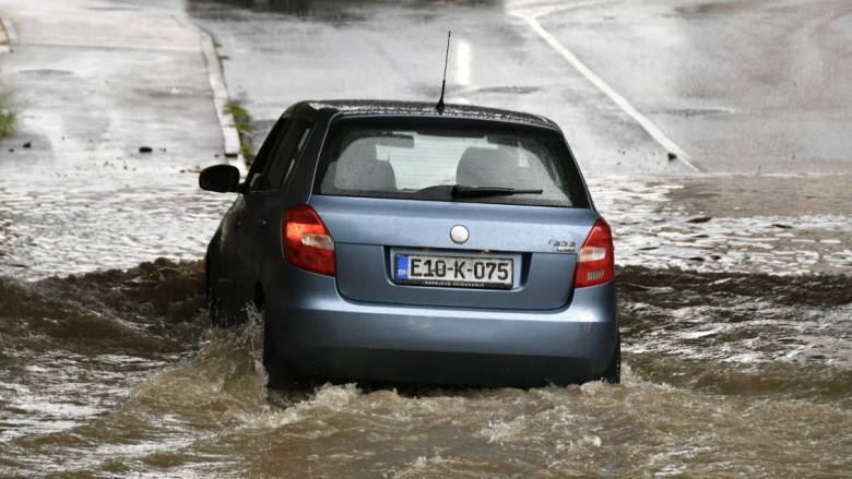 Një stuhi e ndjekur nga një shi i madh ka goditur edhe Sarajevën, pamje që tregojnë gjendjen atje