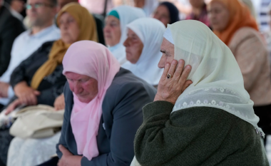 Rrëfimi për gruan që vdiq pa e varrosur djalin e saj, i cili u vra në gjenocidin e kryer në Srebrenicë