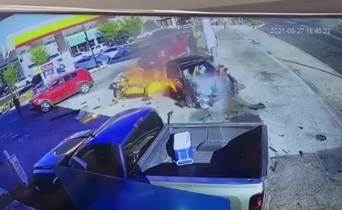 Një pompë gazi shpërthen si një ‘top zjarri’ në Kaliforni, pasi ‘shoferja e dehur’ humbet kontrollin dhe përplaset me të