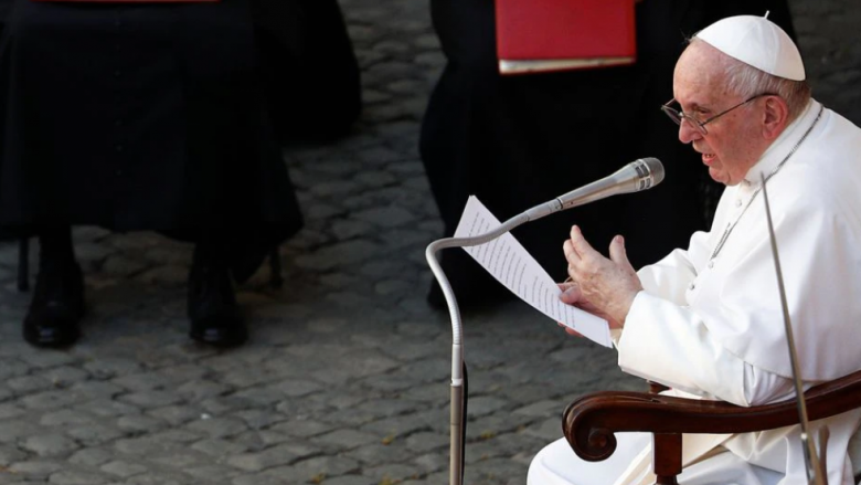Papa Françesku shtrohet në spital për një ‘operacion të planifikuar’